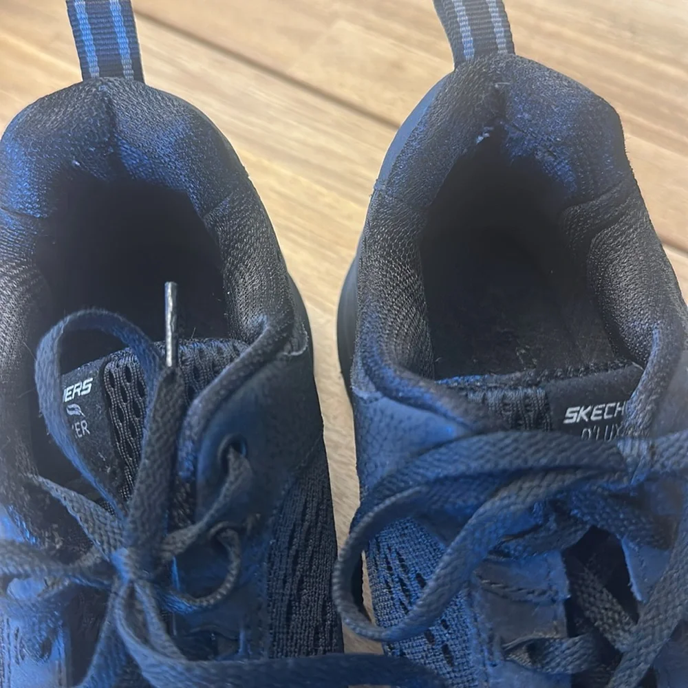 SKECHERS D’LUX WALKER SNEAKERS